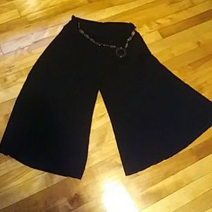 Above ancle Black wide leg with belt that hangs